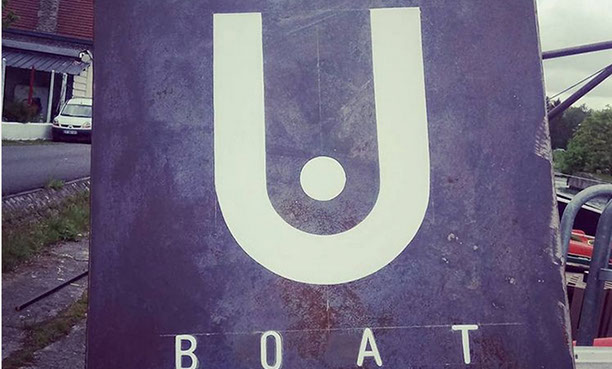 enseigne peinte à la main sur bois massif